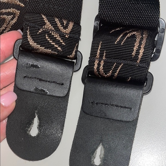 Planet Waves Black and Brown guitar strap / preowned adjustable sizing - Picture 4 of 7